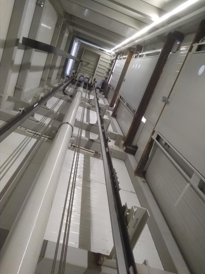 Κατασκευή εξωτερικού ανελκυστήρα σε υφιστάμενη πολυκατοικία στου Παπάγου
